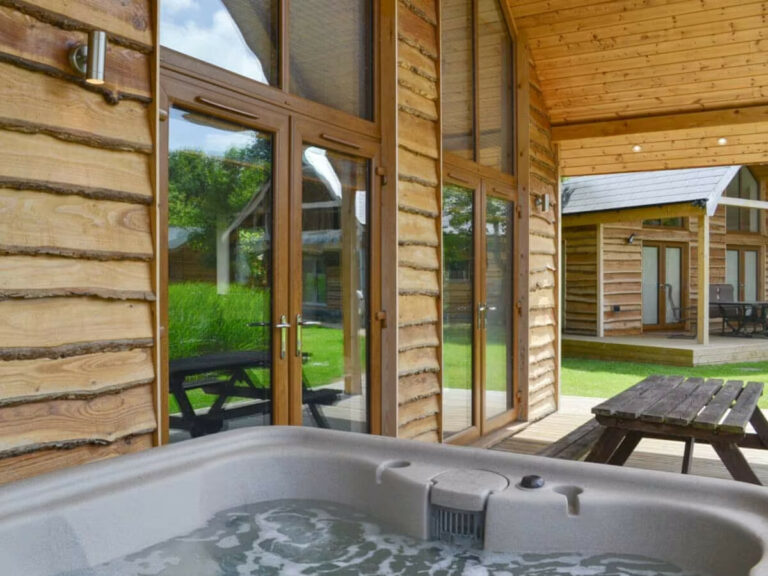 campbell lodge - listing image - 10